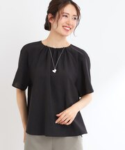 【マシンウォッシュ可／セットアップ可／通勤におすすめ】ネックギャザータックブラウス