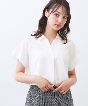 【二の腕さりげなくカバー／風通し◎／涼しく着られる】シャツ衿オフボディブラウス