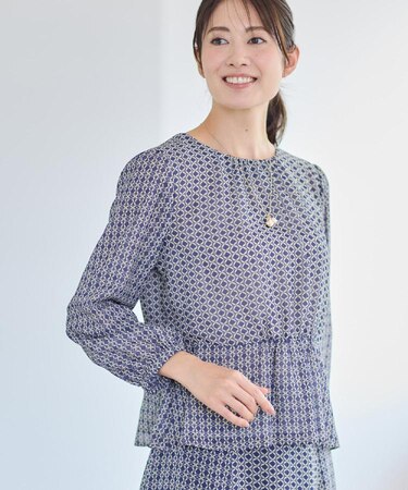 【きちんと見え／セットアップ可／通勤におすすめ◎】ペプラムプリントブラウス