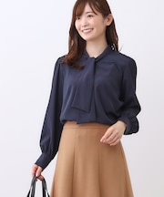【きちんと見え／通勤／セレモニーにおすすめ◎】ドット柄ボウタイブラウス