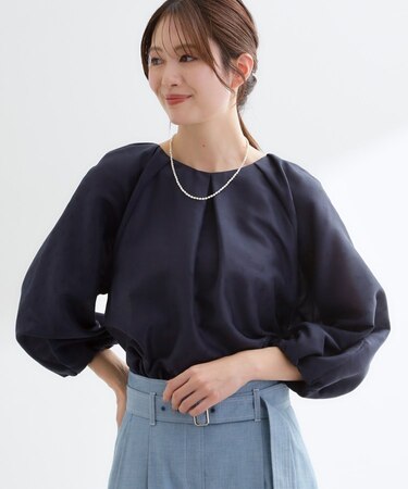 ボリュームスリーブサテンジャカードブラウス
