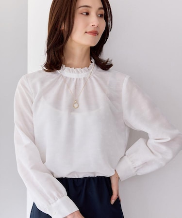 フリルネックサテンジャカードブラウス
