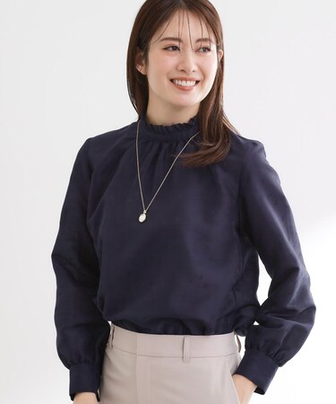 フリルネックサテンジャカードブラウス