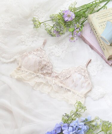 ニーナ ブラレット