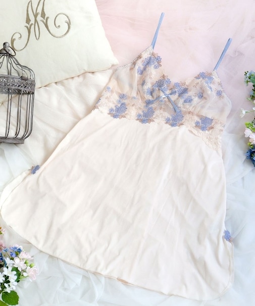 イーシャ スリップ