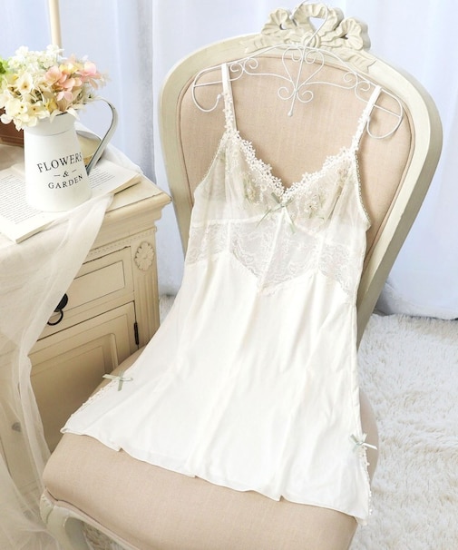 レーナ スリップ