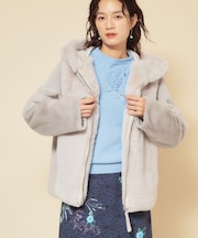 【冬を彩る異素材フェイクファーアウター】