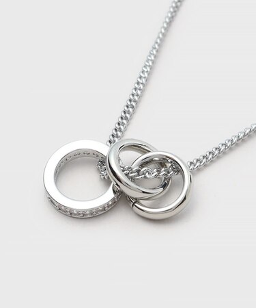 トリプルチェーンネックレス