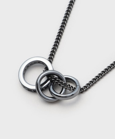 トリプルチェーンネックレス