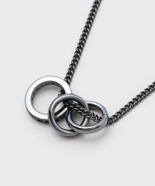 トリプルチェーンネックレス