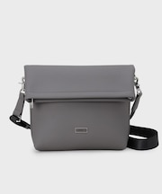 フラップショルダーバッグ