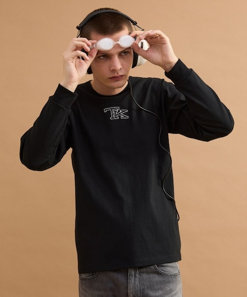 TK刺繍長袖丸胴Tシャツ