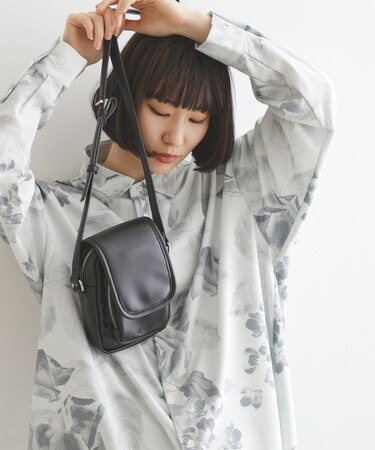 フラップミニショルダー