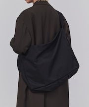 ルーズビッグショルダーバッグ／たすき掛け／ビッグ／A3サイズ収納可能