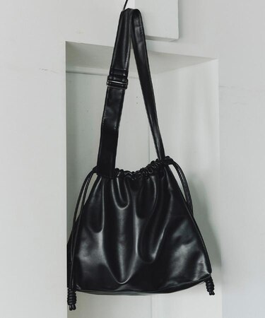 ルーズビッグショルダーバッグ／たすき掛け／ビッグ／A3サイズ収納可能