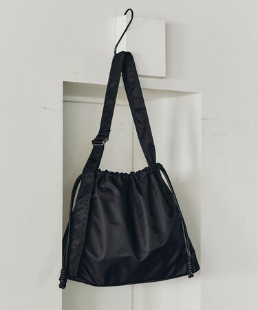 ルーズビッグショルダーバッグ／たすき掛け／ビッグ／A3サイズ収納可能