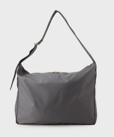 ルーズビッグショルダーバッグ／たすき掛け／ビッグ／A3サイズ収納可能