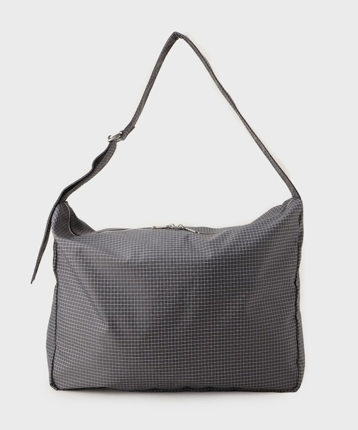 ルーズビッグショルダーバッグ／たすき掛け／ビッグ／A3サイズ収納可能