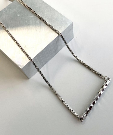 シックネックレス