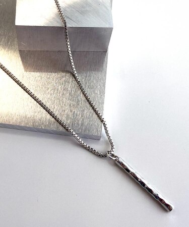 シックネックレス