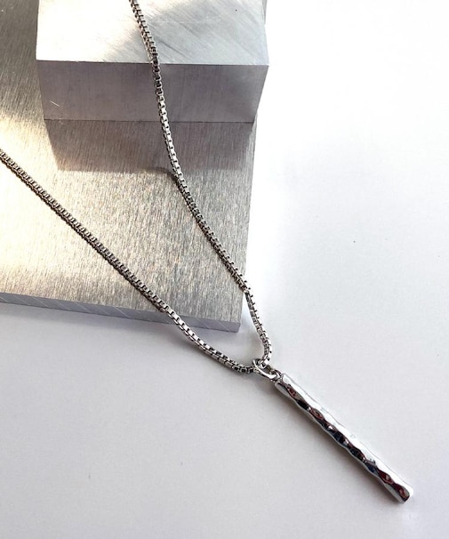 シックネックレス