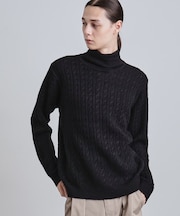 ケーブルタートルニット