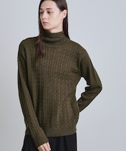 ケーブルタートルニット