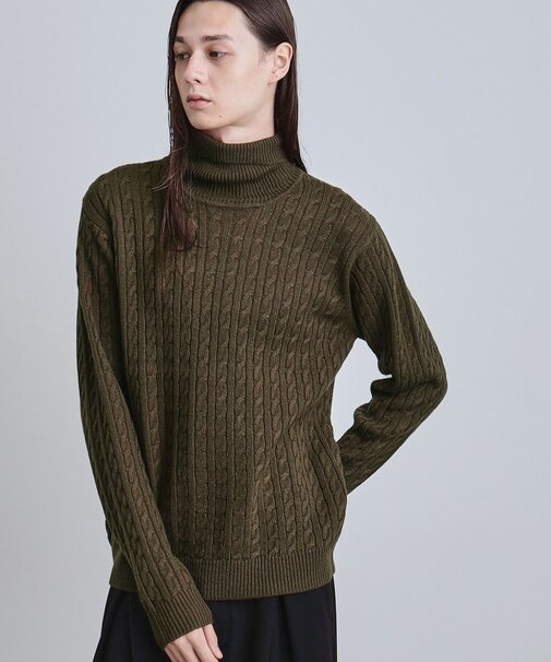 ケーブルタートルニット