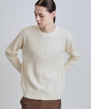 ケーブルクルーネックニット