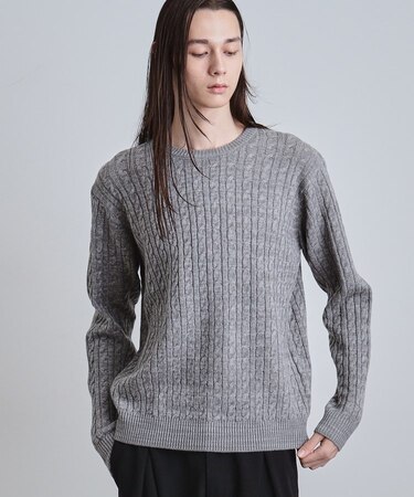 ケーブルクルーネックニット