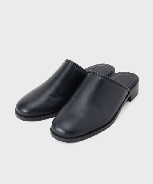 ラウンドトゥミュール