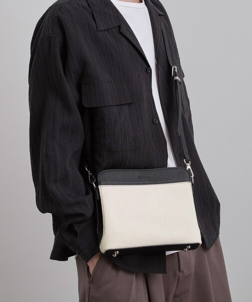 フラットショルダーバッグ