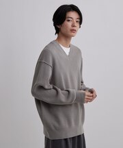 Vネックプルオーバーニット