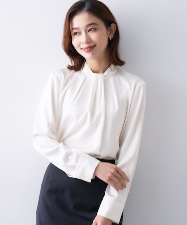 サテンドレープブラウス