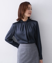 サテンドレープブラウス