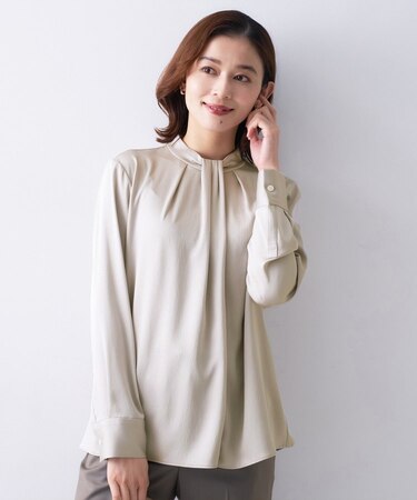 サテンドレープブラウス