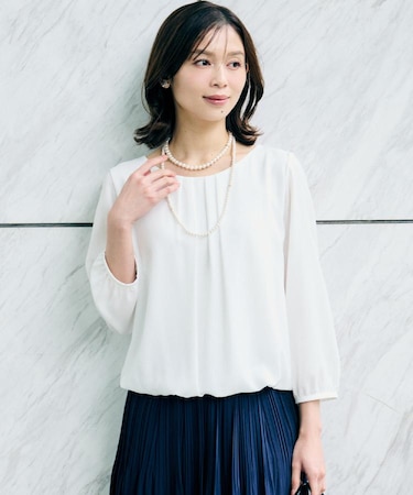 タックブラウス