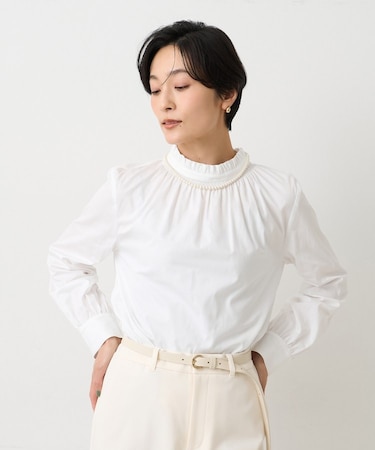 【コットン100/洗える】シャーリングフリルネックブラウス