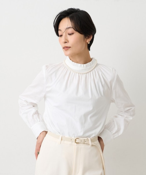 【コットン100/洗える】シャーリングフリルネックブラウス