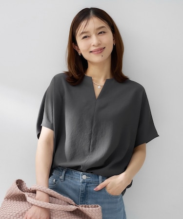 【はっ水/遮熱/セットアップ可】リラクミスト キーVネックブラウス