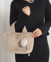 チャーム付きフェイクファートート