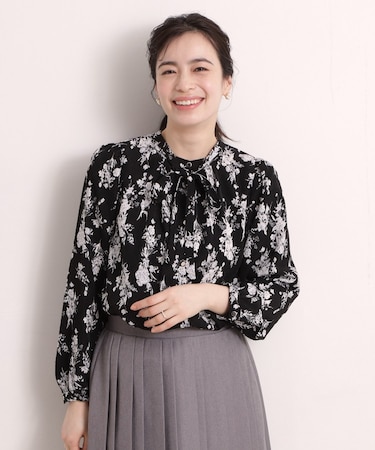 花柄ボウタイブラウス