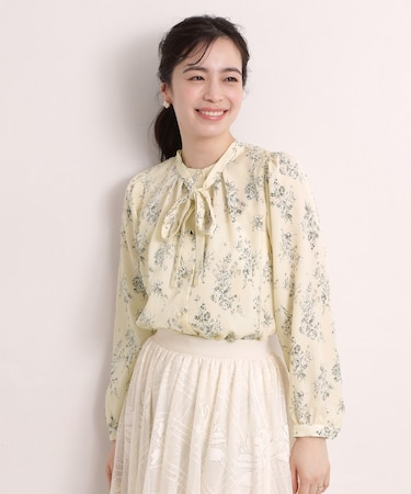 花柄ボウタイブラウス