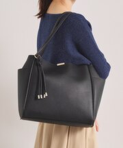 タッセル付変形A4トート