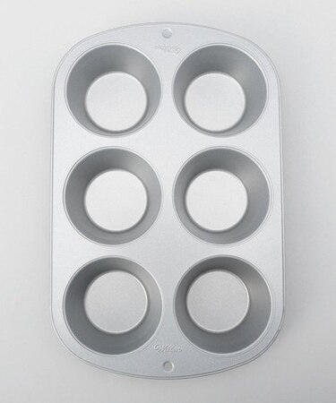 ジャンボマフィンパン ６cups＜Wilton ウィルトン＞