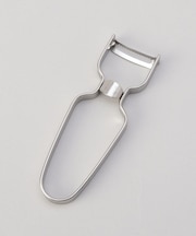 便利小物　かにピーラー