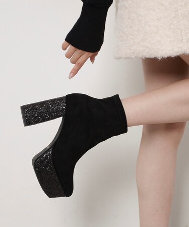 新色追加【ラク盛り／ショートブーツ】リピーター続出／脚長美脚　厚底ショートブーツ