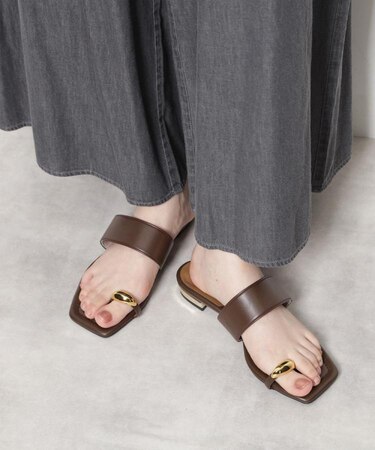 ゴールドリングトングフラットサンダル