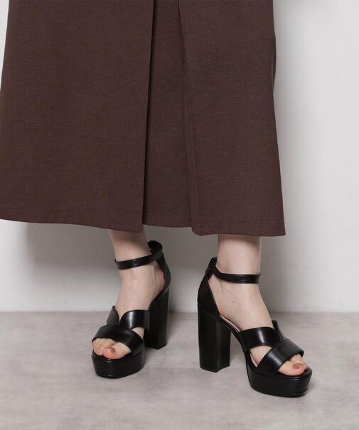 ネックベルトチャンキーヒールサンダル