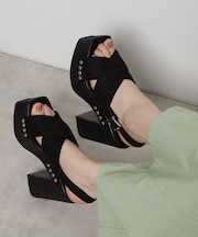 【ラク盛り／サンダル】リピーター続出／脚長美脚 クロススタッズサンダル